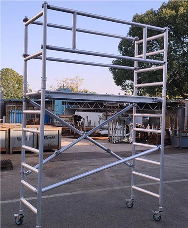 Mobilūs aliuminio pastoliai